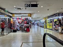 Lucky Plaza (D9), Shop House #521627471